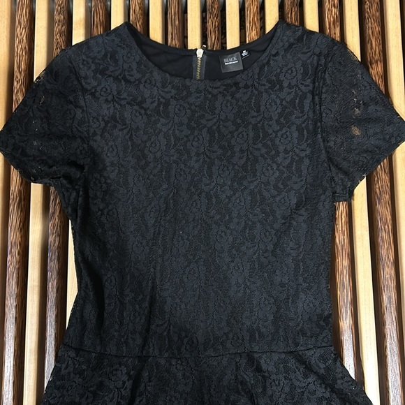 NWOT Saks Fifth Avenue Black Label Lace top - Size Medium - Picture 3 of 6